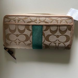 Brand new with tag Coach  wallet Khaki/Emersld
